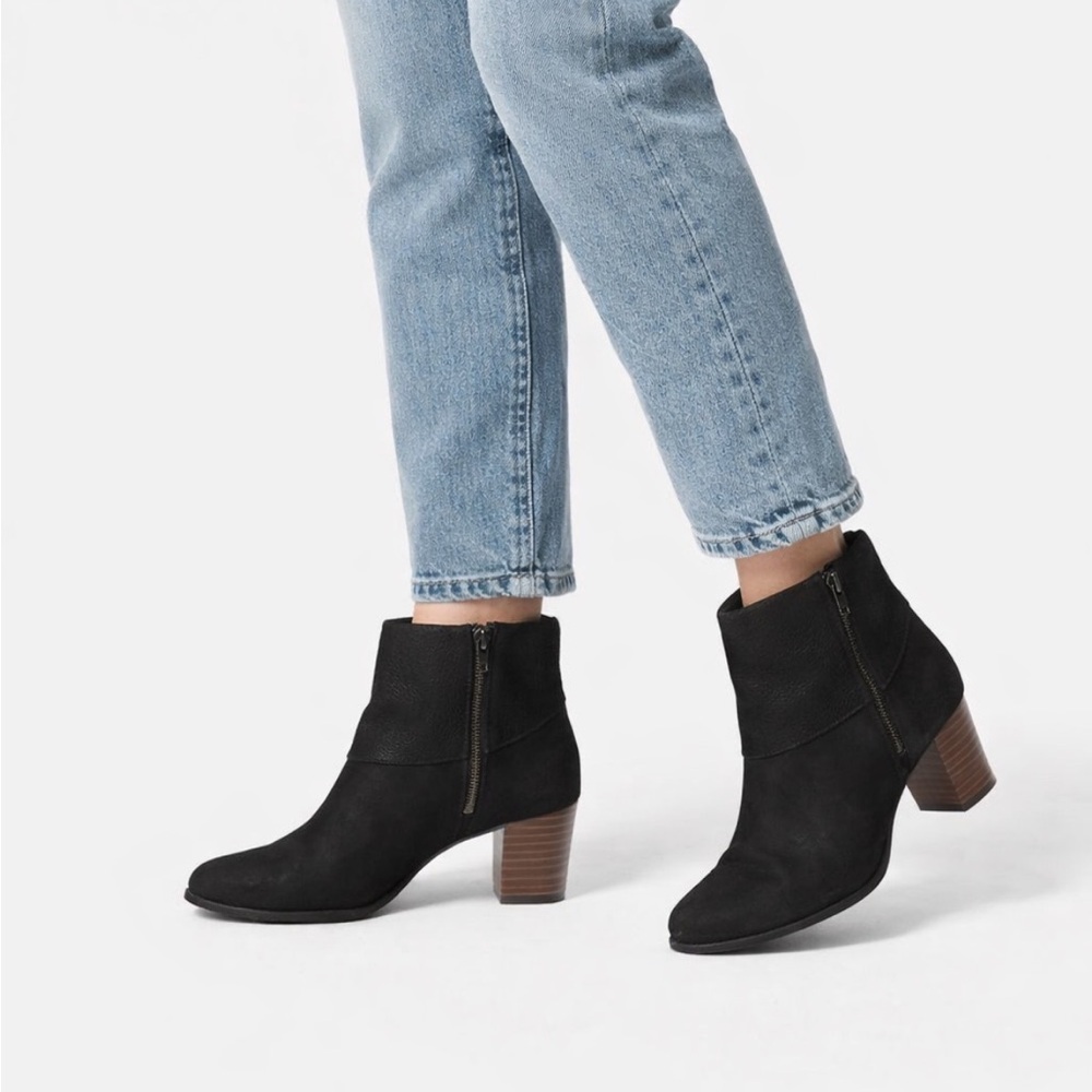 Cole Haan Black Leather Ankle Boots with Side Zipper Size 6B
